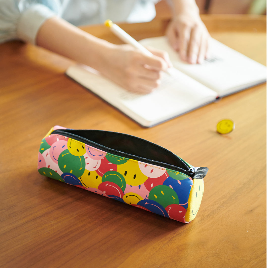 SmileyWorld Cylinder Pen Case
